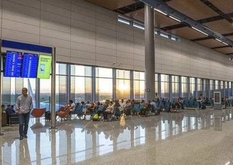 Nove voos são cancelados após problema técnico em avião