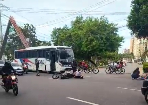 Acidente entre motocicletas trava trânsito e deixa 3 feridos em Manaus