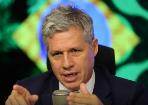 Alimentos estão mais baratos, mas preços devem cair mais, diz ministro