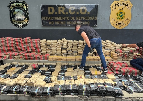 Colombiano é preso com mais de 1 tonelada de droga enterrada em mata no Amazonas