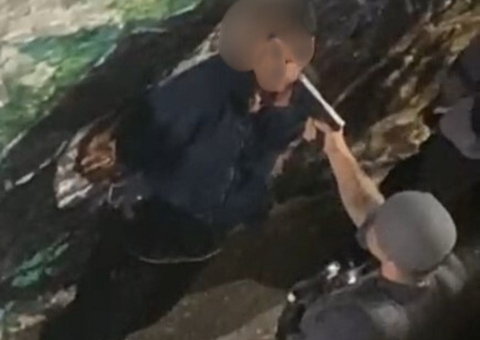 PM ameaça matar jovem com tiro no rosto 'para estragar velório'; vídeo