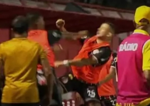 Jogadores trocam socos no banco de reserva e são expulsos na semi do Baiano