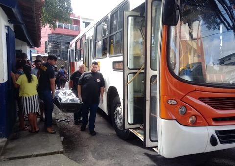Passageiro morre dentro de ônibus a caminho do trabalho no São Lázaro