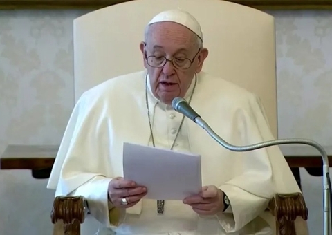 Papa Francisco tem quadro estável de pneumonia dupla