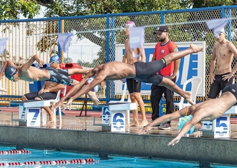 Natação amazonense abre temporada com premiações e torneio