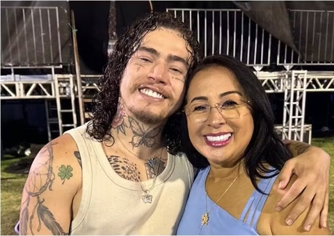 Mãe de Whindersson Nunes desabafa sobre internação do filho