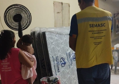 Famílias atingidas por chuva em Manaus são atendidas pela Prefeitura