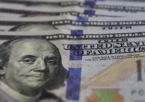 Dólar tem maior queda diária em dois anos e meio e fecha a R$ 5,75