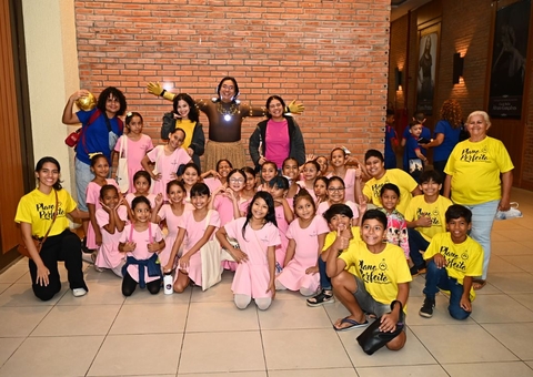 Projeto 'A Escola Vai ao Teatro' leva magia e aprendizado para milhares de crianças em Manaus