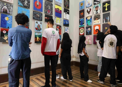 Alunos levam exposição de pinturas ao Centro Cultural Palácio da Jus