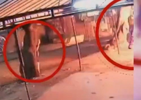 Novas imagens mostram militar gravando live enquanto menor põe fogo em morador de rua