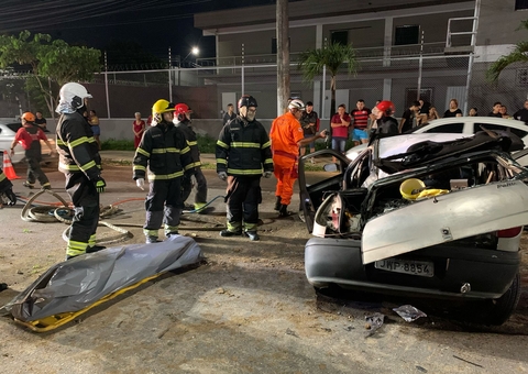 Passageiro morre após capotamento de carro em Manaus