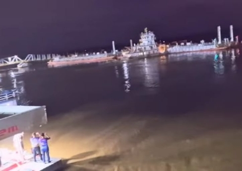 Parte do porto de Humaitá afunda após colisão de balsas