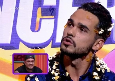 João Gabriel reclama de Pipocômetro e leva invertida de Tadeu Schmidt