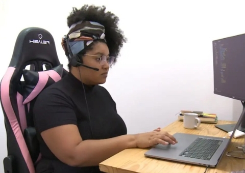 Ação oferece 3,1 mil bolsas para mulheres em programação e dados