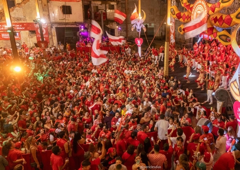 Batucada realiza noite tribal com Adriano Paketá no 2º Ensaio no Booth Line