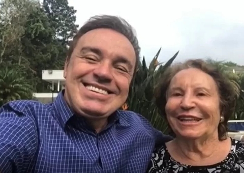 Mãe de Gugu é internada com suspeita de AVC aos 95 anos