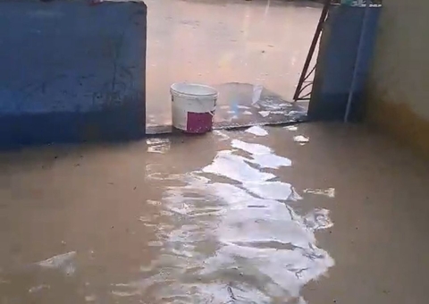 Crianças autistas quase se afogam durante chuva em Manaus