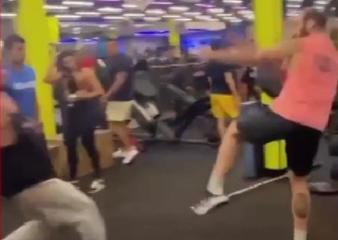 Briga em academia gera caos com arremesso de halteres; vídeo