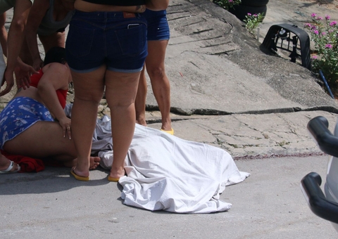 Homem recebe ligação para sair de casa e é morto com 5 tiros em plena luz dia em Manaus