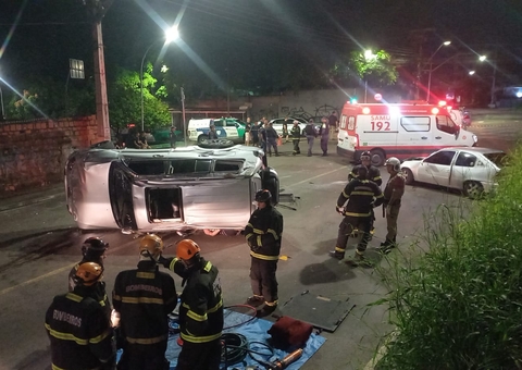 Mulher morre em acidente entre três carros na Av. Boulevard em Manaus