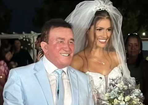 Amado Batista se casa no religioso com miss Calita Franciele; veja fotos 