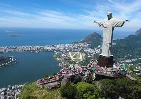 Turista passa mal em escadaria do Cristo Redentor e morre 