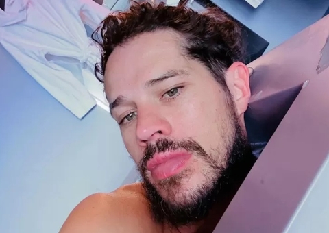 José Loreto posta foto nu e causa alvoroço na internet