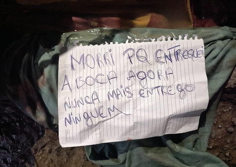 Homem é achado com faca cravada no nariz e bilhete dentro de carrinho de bebê no Novo Aleixo 