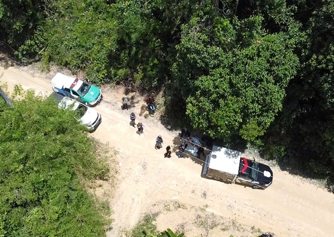 FOTOS: Corpo é encontrado decapitado em área de mata na BR-174