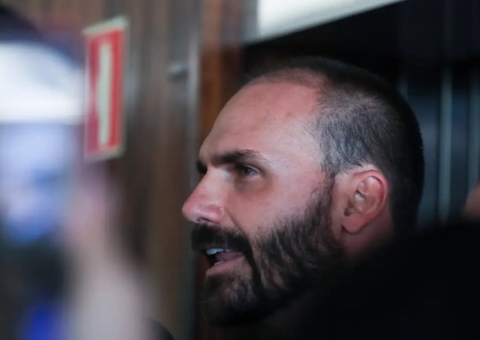 Moraes nega apreensão do passaporte de Eduardo Bolsonaro