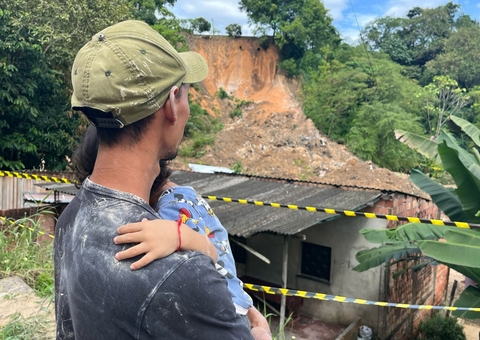 Deslizamento no Fazendinha: morador descreve cenário de 'desespero total'