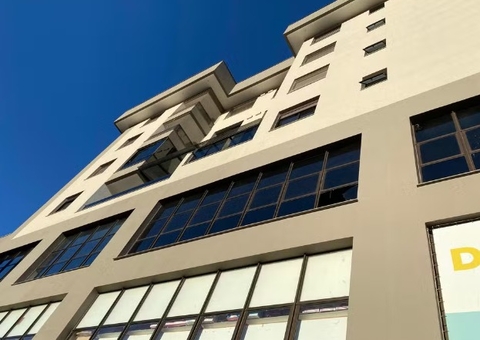 Mulher cai do 2º andar de academia ao desequilibrar de aparelho e morre