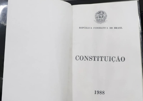 Homem que furtou réplica da Constituição durante atos golpistas é preso
