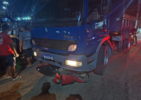 Bêbado, motorista de caçamba atropela e fere motociclista em Maués