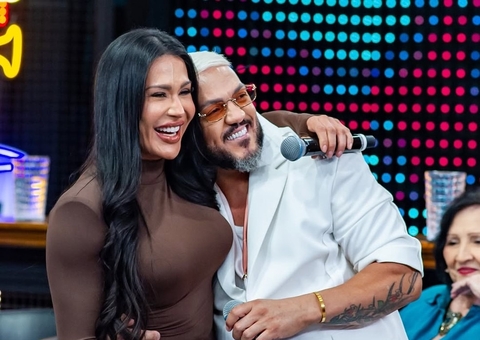 Reencontro de Belo e Gracyanne no Domingão tem clima de romance e pedido de beijo