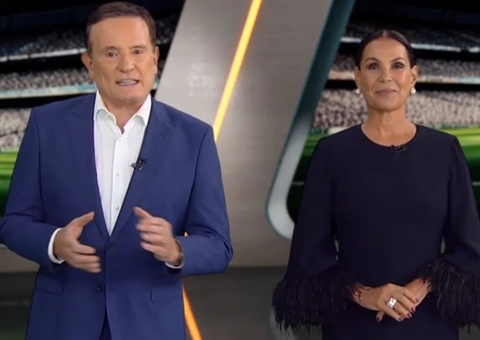 Roberto Cabrini puxa Carolina Ferraz pelo braço ao vivo e é criticado