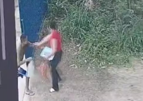 Jovem ataca professora e injeta seringa com substância desconhecida