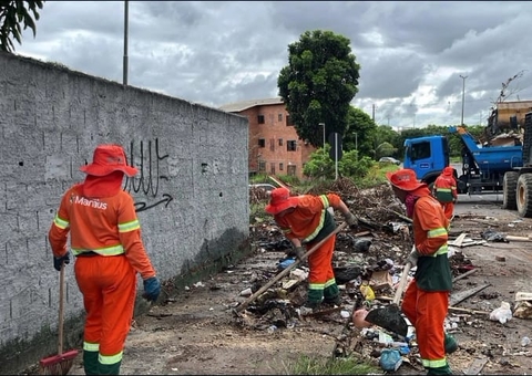 Lixeiras irregulares são desfeitas para prevenir alagamentos em Manaus