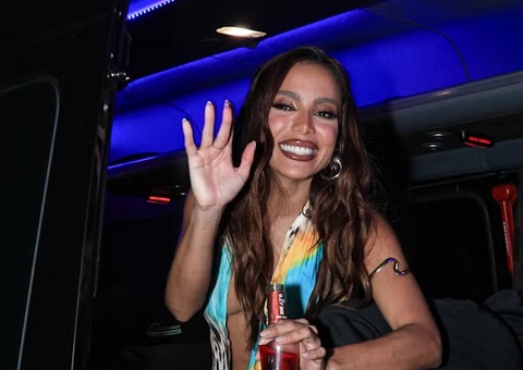 Anitta reúne famosos em festão de aniversário; veja vídeos e fotos