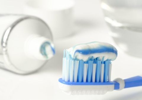 Anvisa suspende creme dental da Colgate após casos de reações em usuários