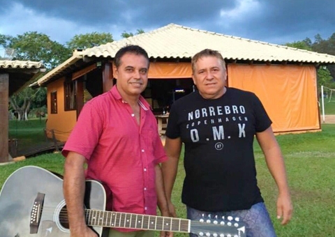 Dupla 'Elcio Tomazine & Valdir' divulga lançamentos musicais em Manaus