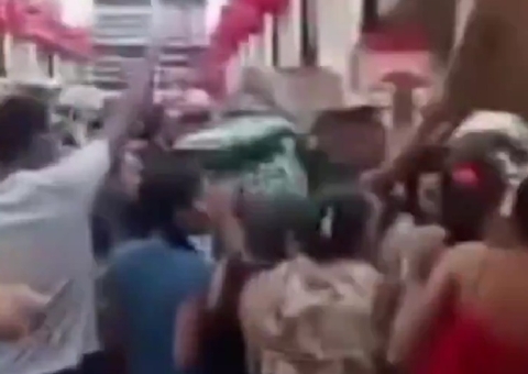 Vídeo: Promoção de ovos causa caos em supermercado de Fortaleza