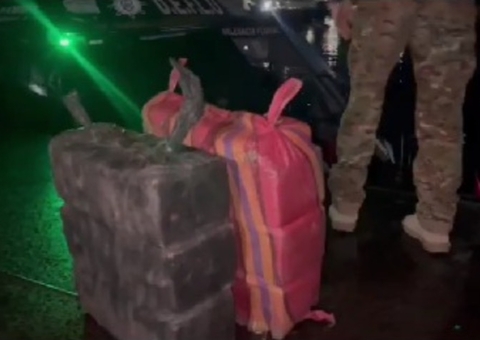 AO VIVO: Homens são presos em embarcações com 1 tonelada de drogas em Anori