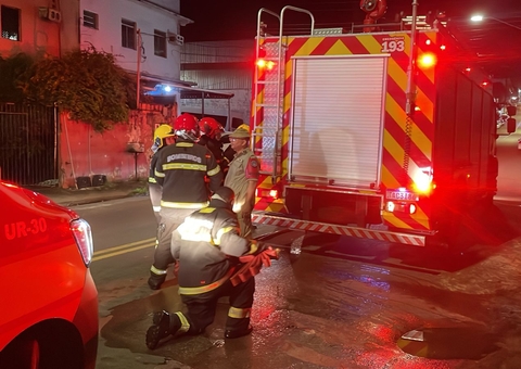 Incêndio atinge kitnet e assusta moradores do Santo Antônio