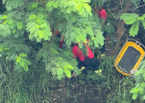Em decomposição, homem é achado boiando em igarapé na Av. Brasil