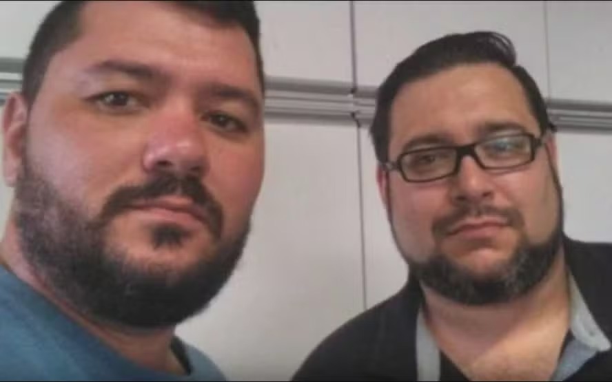 Patrão e empregado descobrem ser irmãos após anos trabalhando juntos em SC