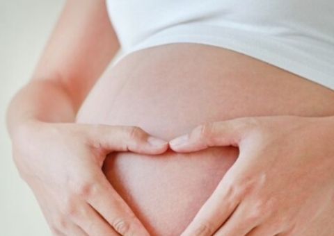 Mulher dá à luz um bebê após exames indicarem gravidez de gêmeos