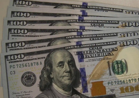 Dólar fecha abaixo de R$ 5,70 em dia de tarifas de Trump 