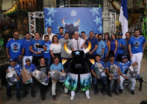 Garantido e Caprichoso recebem EPIs do Governo do Amazonas para o Festival